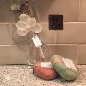 🌱Anthropologie bundle fragrance defuser and 2 loofas (set #2)